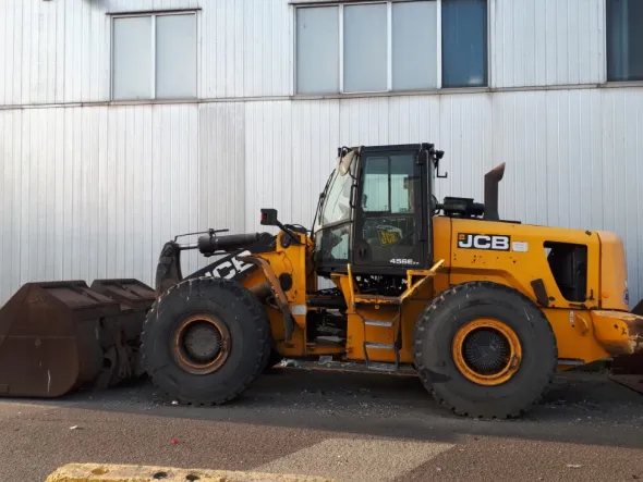 Pala gommata JCB 456, anno 2010, 16.000 ore