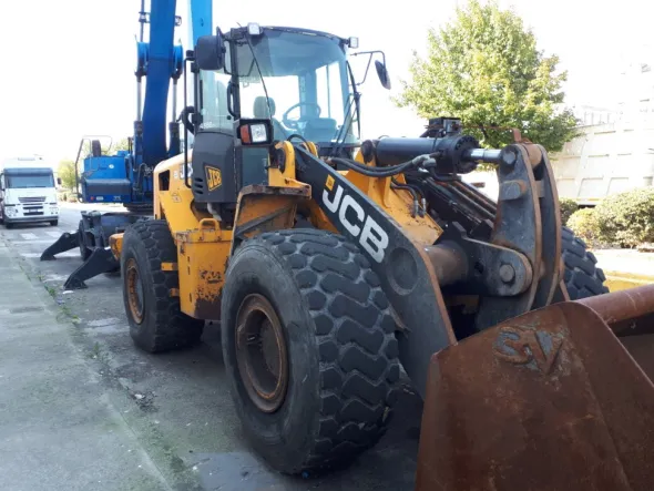 Pala gommata JCB 456, anno 2010, 16.000 ore