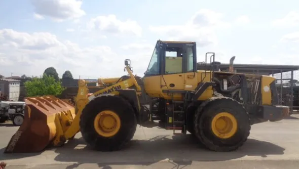 35#7214 Pala gommata Komatsu