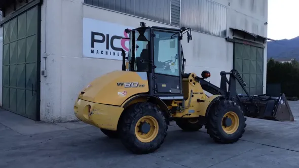 Pala gommata New Holland W80TC