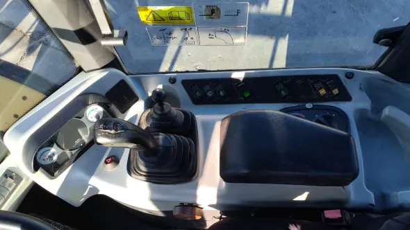 Pala gommata New Holland W80TC