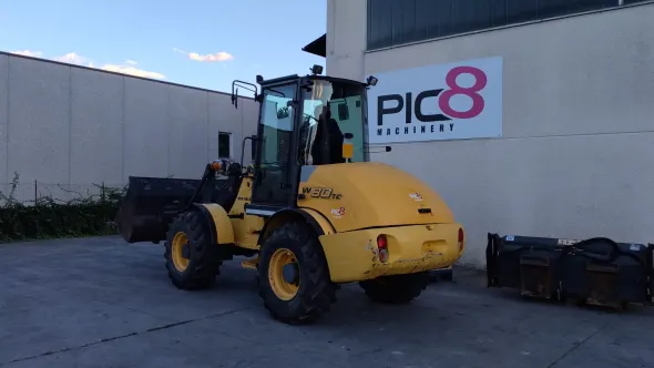 Pala gommata New Holland W80TC