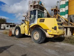 21#4479 Pala meccanica gommata New Holland