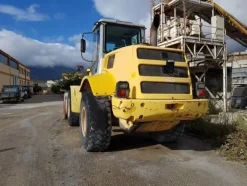 21#4479 Pala meccanica gommata New Holland