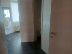 #23477 Palazzina direzionale con ampio parcheggio
