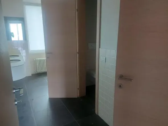 #23477 Palazzina direzionale con ampio parcheggio