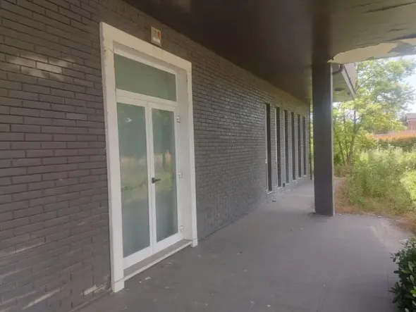 #23477 Palazzina direzionale con ampio parcheggio