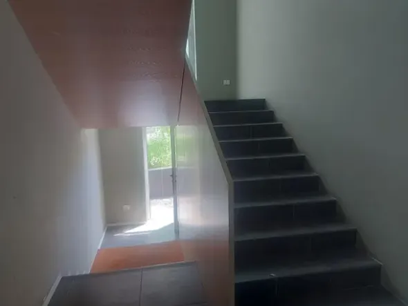 #23477 Palazzina direzionale con ampio parcheggio