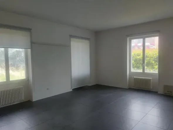 #23477 Palazzina direzionale con ampio parcheggio