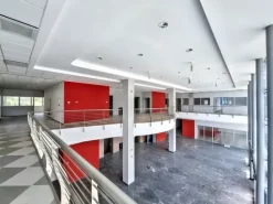 #25752 Palazzina direzionale multipiano con parcheggi, servizi accessorie corte