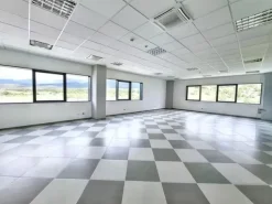 #25752 Palazzina direzionale multipiano con parcheggi, servizi accessorie corte