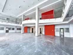 #25752 Palazzina direzionale multipiano con parcheggi, servizi accessorie corte