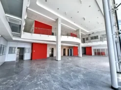 #25752 Palazzina direzionale multipiano con parcheggi, servizi accessorie corte