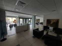 #2639425 Palazzina direzionale su tre livelli con ampia corte