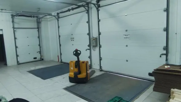 Pallet rental place storage cold room
