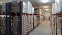 Pallet rental place storage cold room