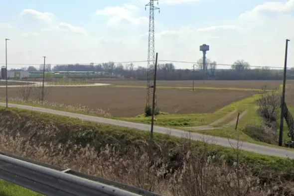 #14440 Parco commerciale con locali grezzi e terreni