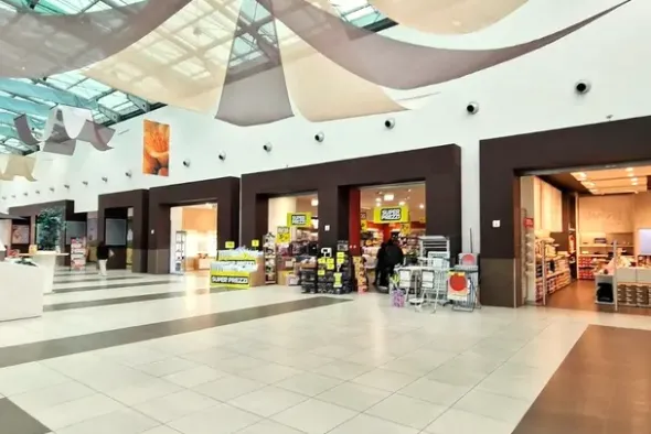 #2638554 Parco commerciale con parcheggio scoperto
