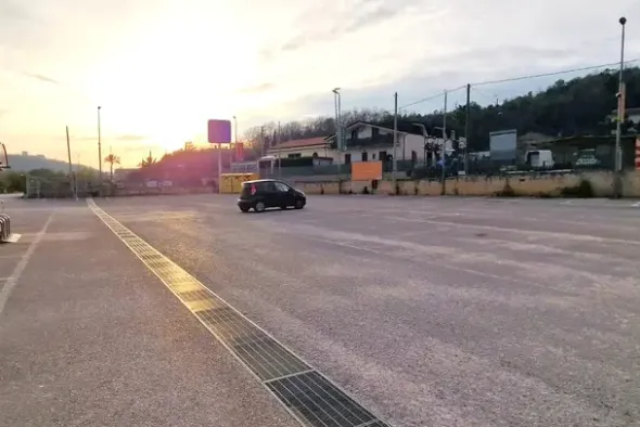 #2638554 Parco commerciale con parcheggio scoperto