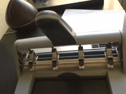 Perforatore carta 4 fori regolabile