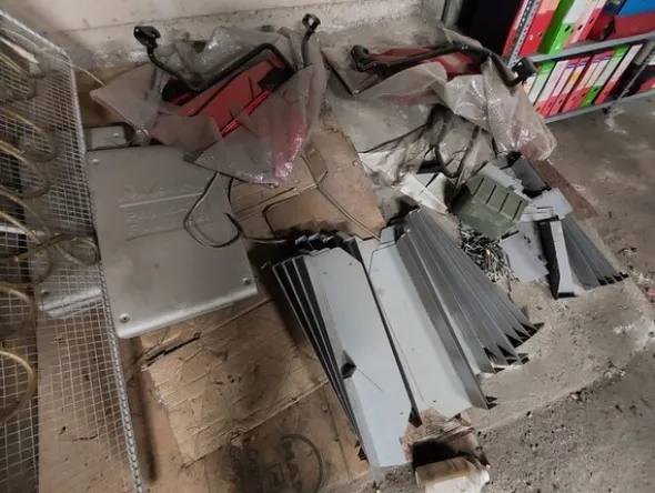 1#6777 Pezzi di ricambio di parti meccaniche e carrozzeria di autoveicoli Man