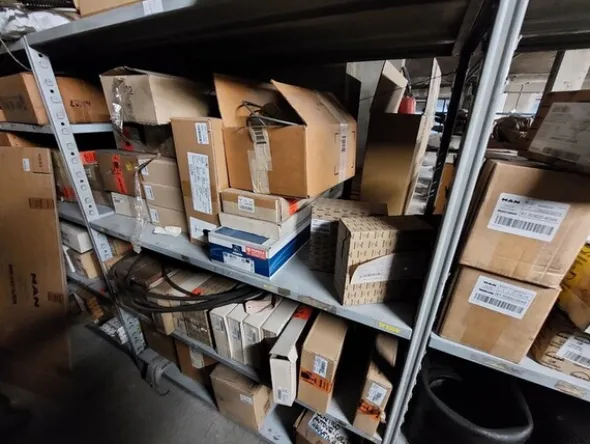 1#6777 Pezzi di ricambio di parti meccaniche e carrozzeria di autoveicoli Man