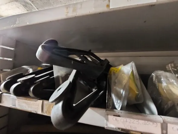 1#6777 Pezzi di ricambio di parti meccaniche e carrozzeria di autoveicoli Man