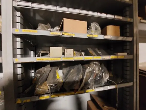 1#6777 Pezzi di ricambio di parti meccaniche e carrozzeria di autoveicoli Man