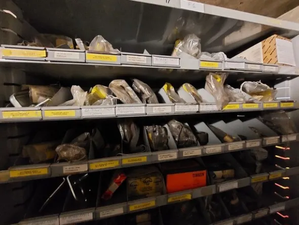 1#6777 Pezzi di ricambio di parti meccaniche e carrozzeria di autoveicoli Man