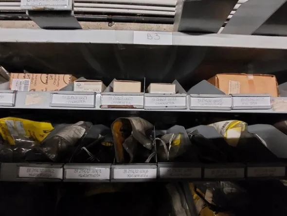 1#6777 Pezzi di ricambio di parti meccaniche e carrozzeria di autoveicoli Man