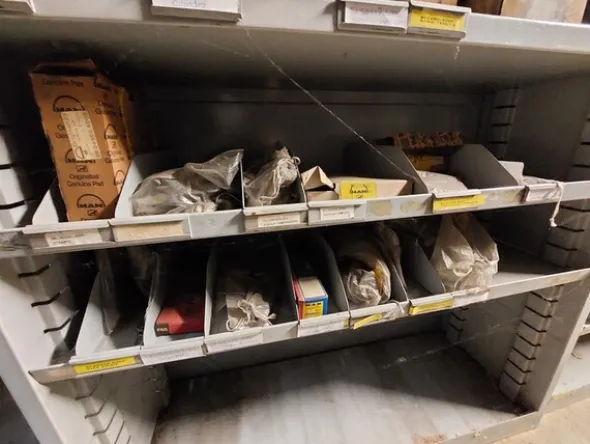 1#6777 Pezzi di ricambio di parti meccaniche e carrozzeria di autoveicoli Man