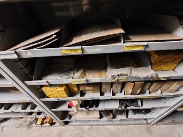 1#6777 Pezzi di ricambio di parti meccaniche e carrozzeria di autoveicoli Man