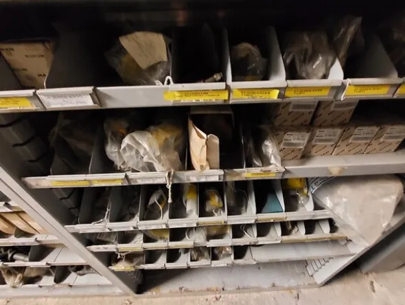 1#6777 Pezzi di ricambio di parti meccaniche e carrozzeria di autoveicoli Man