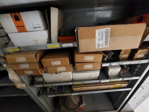 1#6777 Pezzi di ricambio di parti meccaniche e carrozzeria di autoveicoli Man