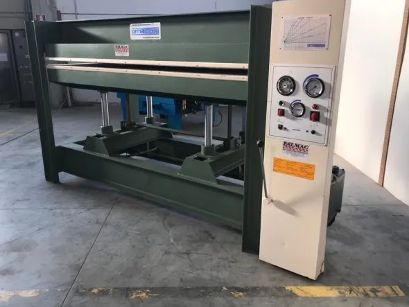PG828 - 1105Pressa a piani caldi marca Orma