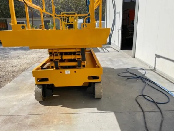 8#5755 Piattaforma aerea verticale Haulotte Compact