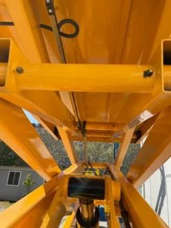 8#5755 Piattaforma aerea verticale Haulotte Compact