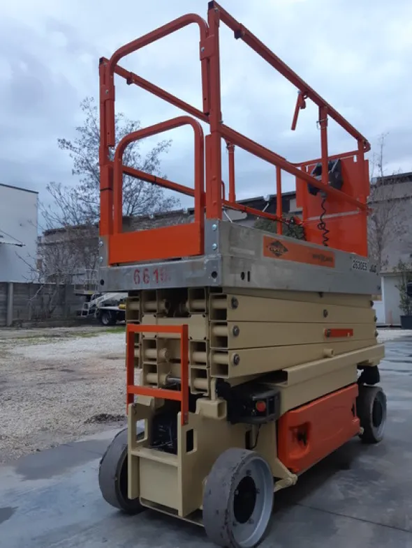 2#4994 Piattaforma aerea verticale a pantografo JLG 2630ES