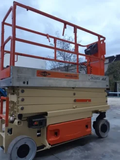 2#4994 Piattaforma aerea verticale a pantografo JLG 2630ES