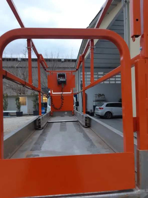2#4994 Piattaforma aerea verticale a pantografo JLG 2630ES