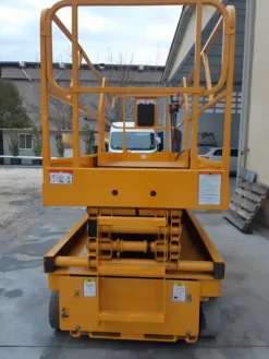 1#4994 Piattaforma aerea verticale a pantografo Haulotte Compact 10
