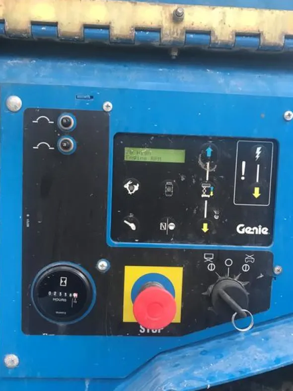 1#3448 Piattaforma aerea verticale Diesel Genie GS 3268 RT