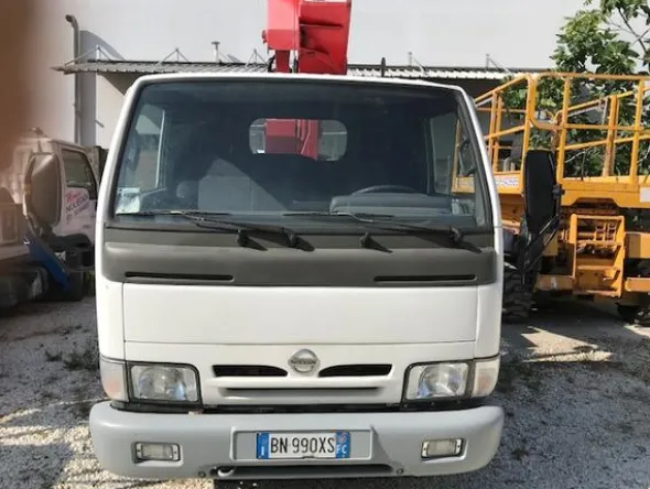 1#4489 Piattaforma autocarrata Socage Mil 18.8 su Nissan Cabstar