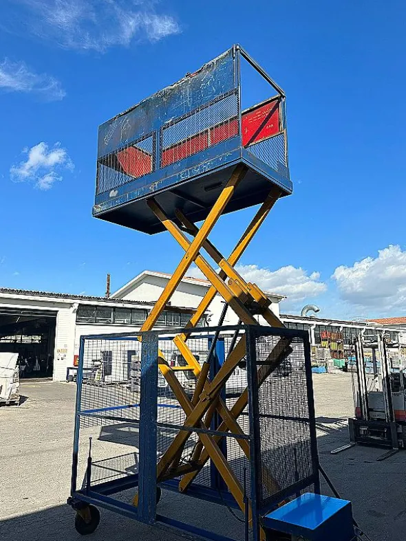 Piattaforma elettrica a forbice