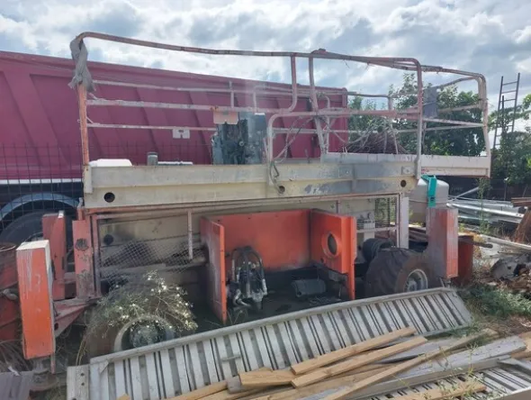 21#7850 Piattaforma JLG 33 RTS