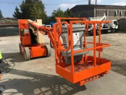 1#5501 Piattaforma semovente articolata JLG E300AJ