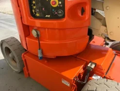 1#5501 Piattaforma semovente articolata JLG E300AJ
