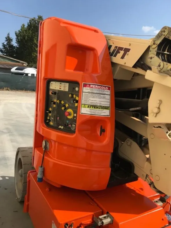 1#5501 Piattaforma semovente articolata JLG E300AJ