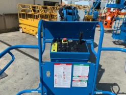 2#4535 Piattaforma semovente girevole articolata Genie z-30/20n