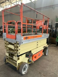 Piattaforma verticale a forbice JLG Modello 3246 ES